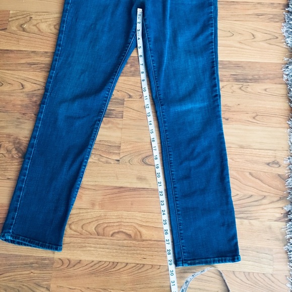 ⭐️HOST⭐️PICK ⭐️💥Levi’s denim jeans 💥 - Picture 7 of 7